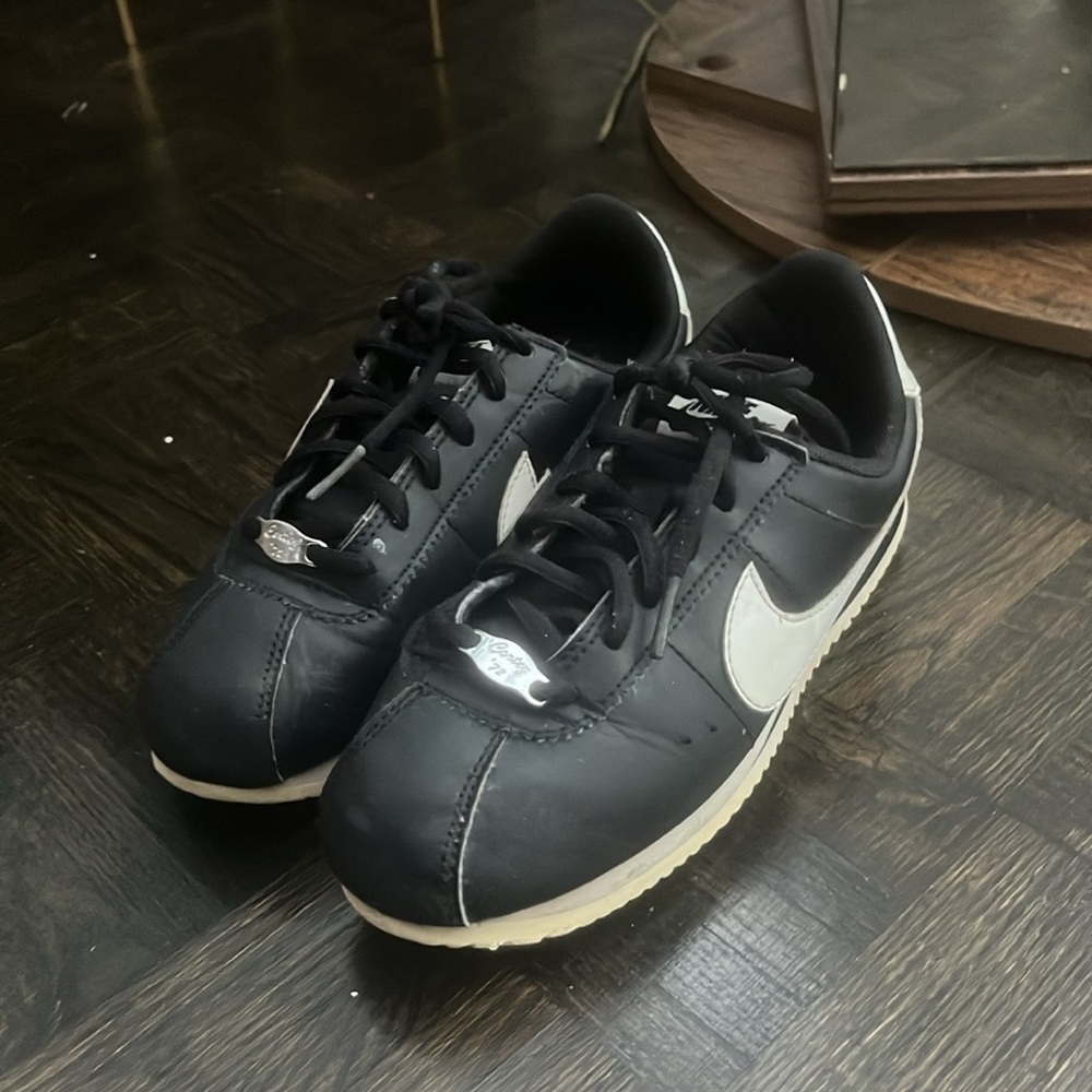 Excellent condition kids Nike cortez size 4